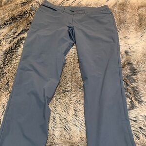 Lululemon ABC Pant Classic *34"
Melanite Size 32